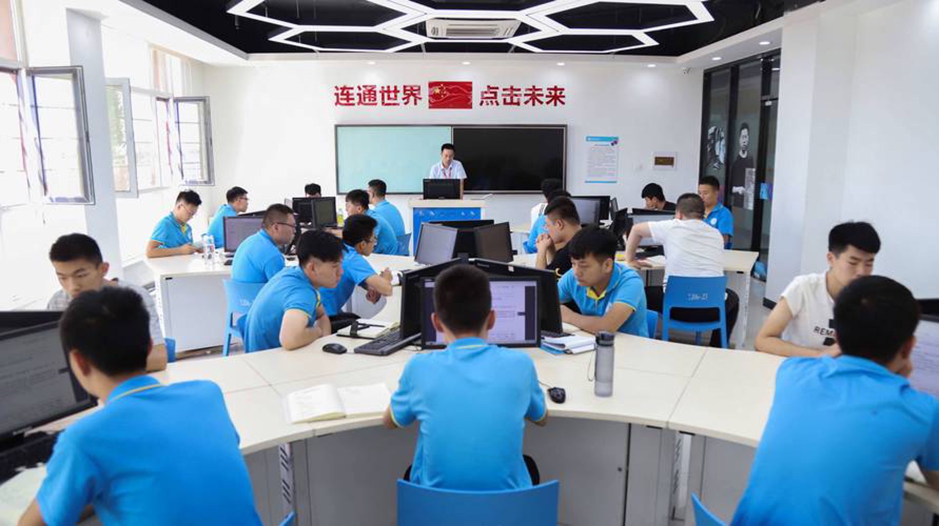 径庭教育科技